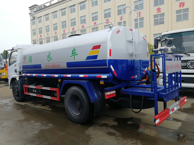 東風多利卡10方灑水車 一款多功能的市政搶險與環衛主力車型